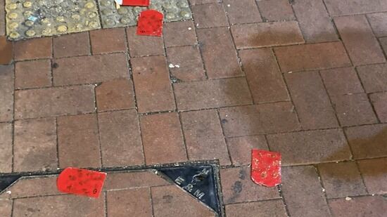 「近くで誰かが見張っている…」絶対に拾ってはいけない“赤い封筒”の新たな目撃談・・・