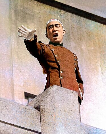 【画像】三島由紀夫(162cm)さんのガタイ、上半身が強そう