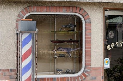 【悲報】俺氏、営業サボり中にうっかり散髪して無事死亡