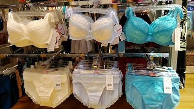 【悲報】オタク「肩紐がないブラなんてあるのかよ！？」→炎上してしまうｗｗｗｗｗ