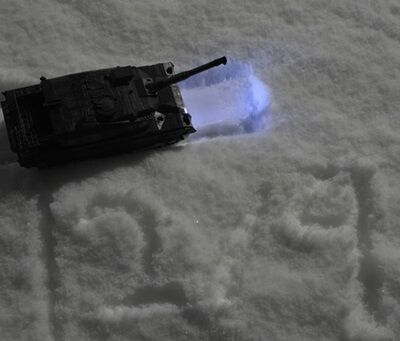 【画像】ワイの戦車、今年の冬初進軍