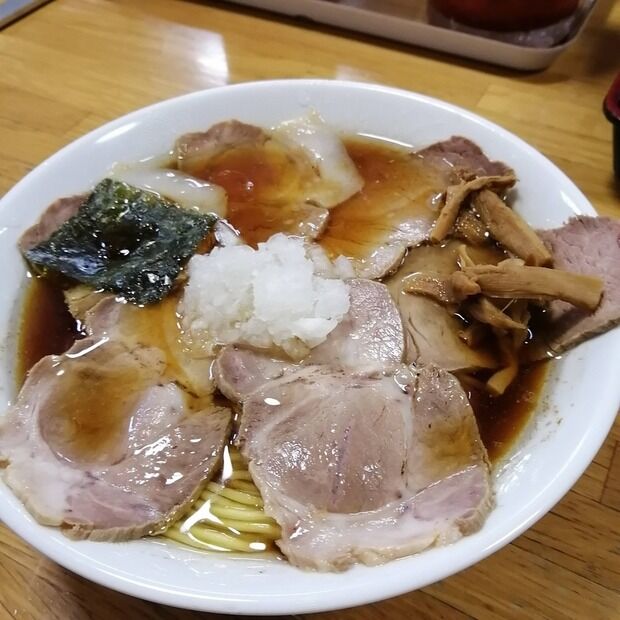 【画像】麻生太郎が庶民派アピールの為に食べたラーメンが贅沢過ぎる件について