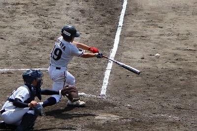 【悲報】高校野球、押し出しのタイミングで相手キャッチャーの親切心を逆手にホームに帰る行為が、スポーツマンシップに欠けてると大炎上