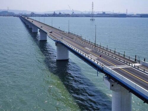 橋から海に転落したまんさん、4時間後に救出「泳ぐのは無理だったので浮くことにした」