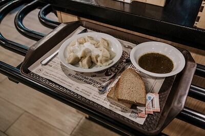 彡(^)(^)「先生の給食のスープに下剤入れて飲ませたろ!」女性担任「あああああーーーーーーー!!」