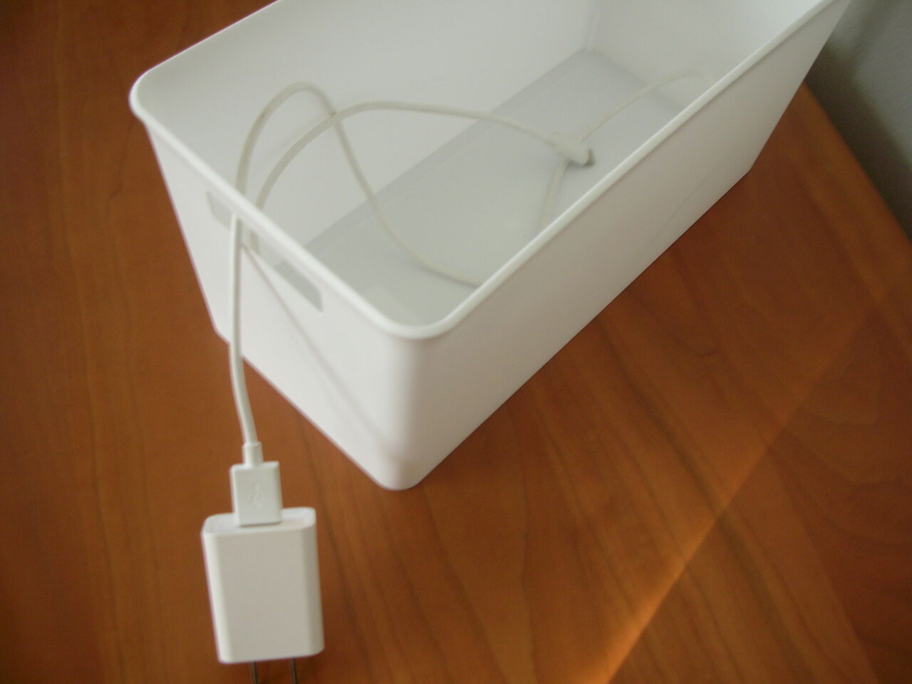 100均セリアの収納ボックスを使って携帯充電コードを収納してみた 習慣が私を変える まいにちの小さな積み重ね