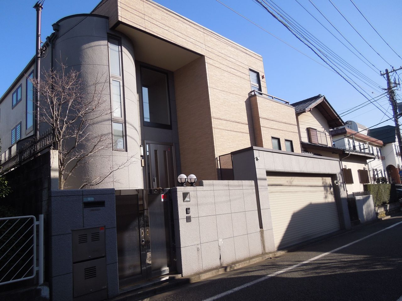 玄関口の天井が高い家がありました 東京都内の豪邸探索ブログ 玄関口の天井が高い家がありました 東京都内の豪邸探索ブログ