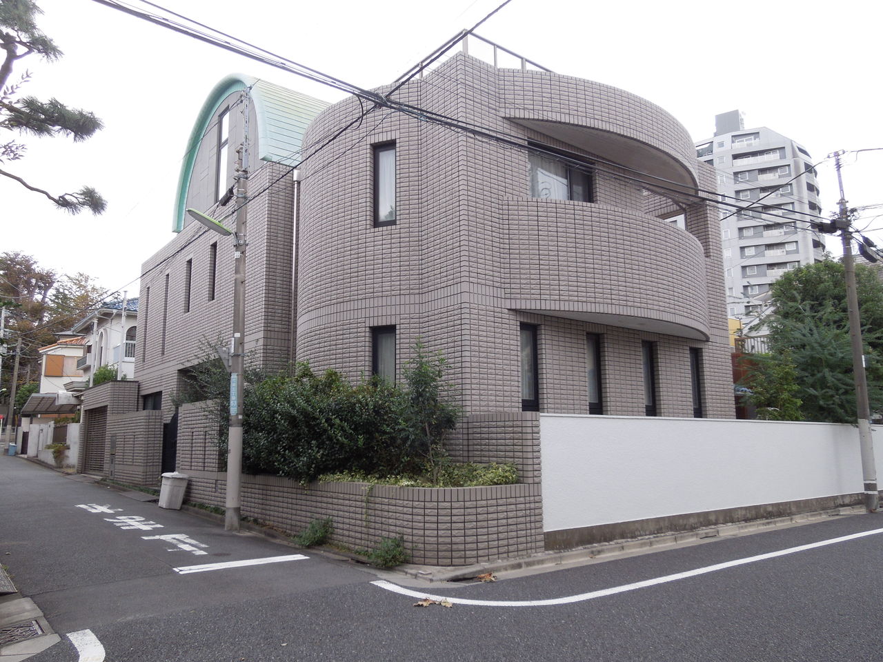 1つの敷地に2つの家がある光景が代田にありました 東京都内の豪邸探索ブログ 1つの敷地に2つの家がある光景が代田にありました 東京都内の豪邸探索ブログ