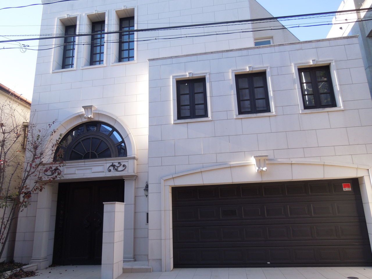 金持ち好みっぽい作りの豪邸が南青山にありました 東京都内の豪邸探索ブログ