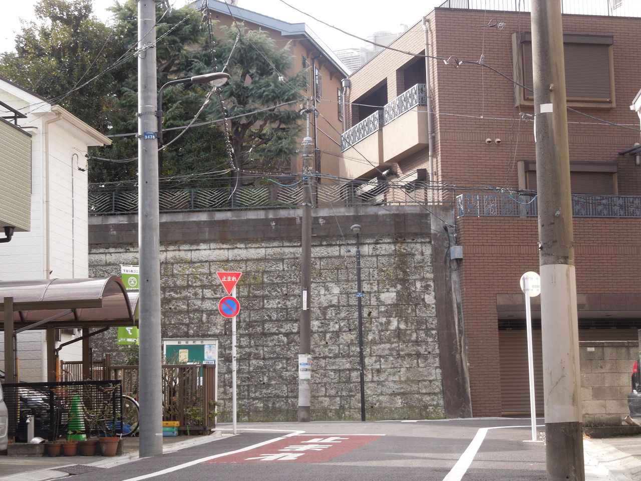 千駄木に盛土で段差の激しい豪邸がありました 東京都内の豪邸探索ブログ