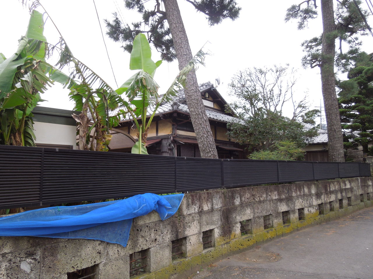 塀が物凄く長い古い家が八幡にありました 東京都内の豪邸探索ブログ 塀が物凄く長い古い家が八幡にありました 東京都内の豪邸探索ブログ