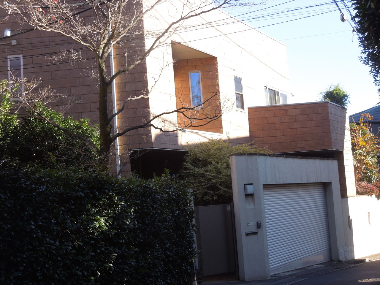 広尾の狭い道に豪邸が現れました 東京都内の豪邸探索ブログ