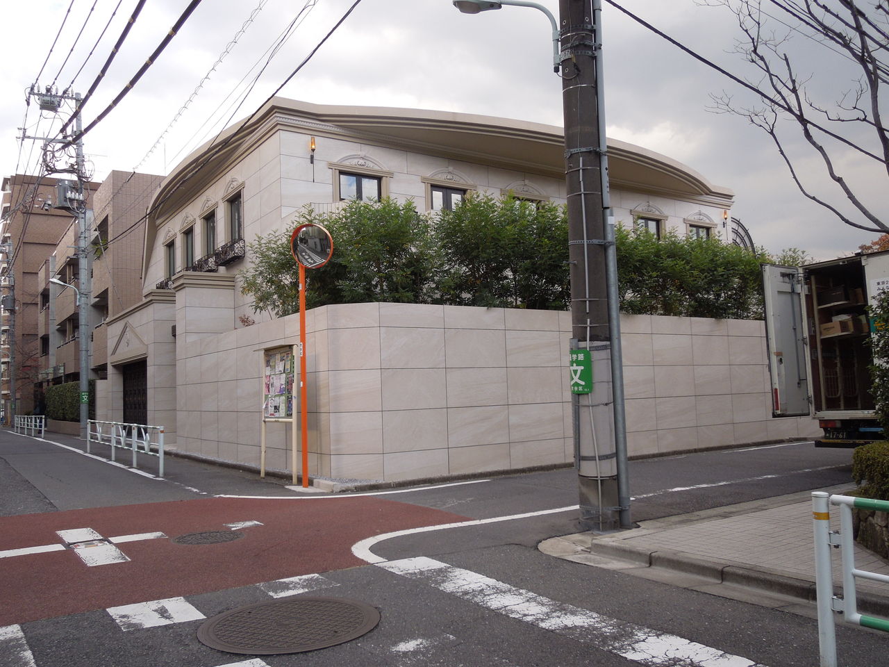 神山町に白亜の豪邸がありました 東京都内の豪邸探索ブログ 神山町に白亜の豪邸がありました 東京都内の豪邸探索ブログ