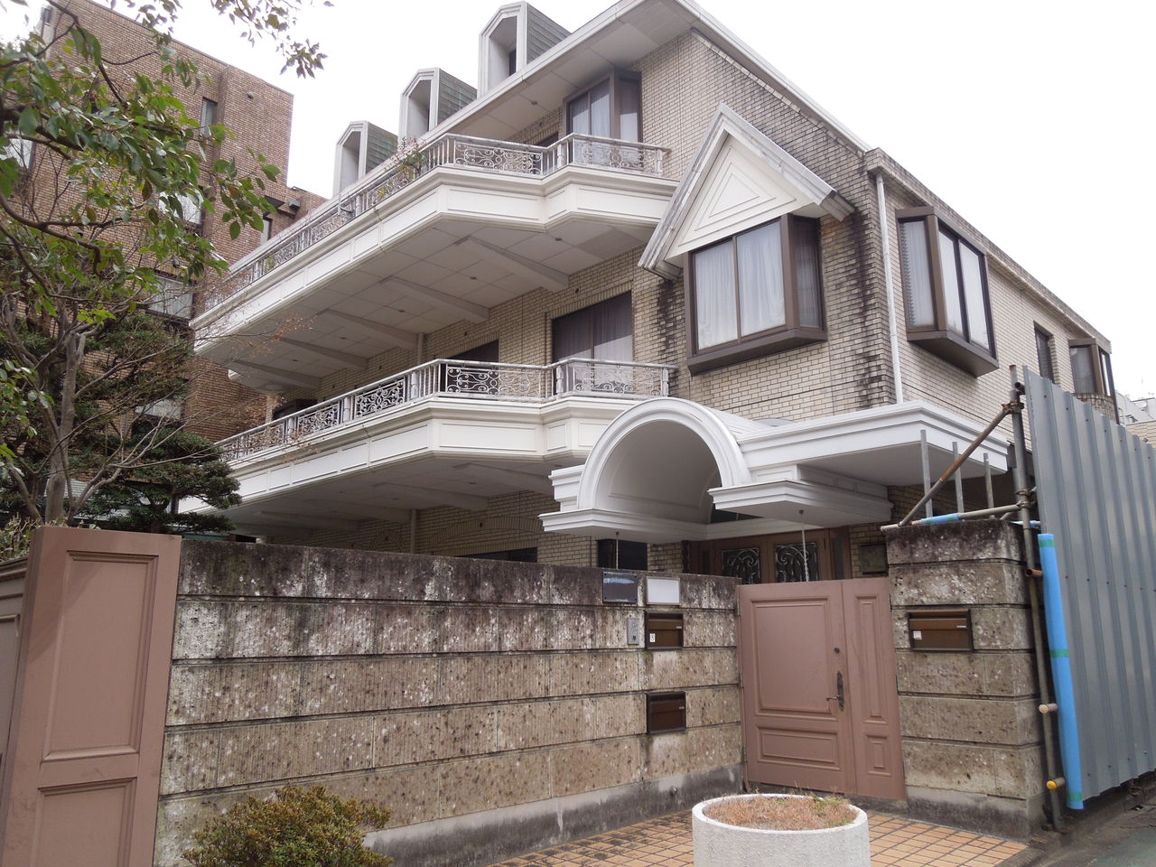 六番町に空き家っぽい豪邸がありました 東京都内の豪邸探索ブログ