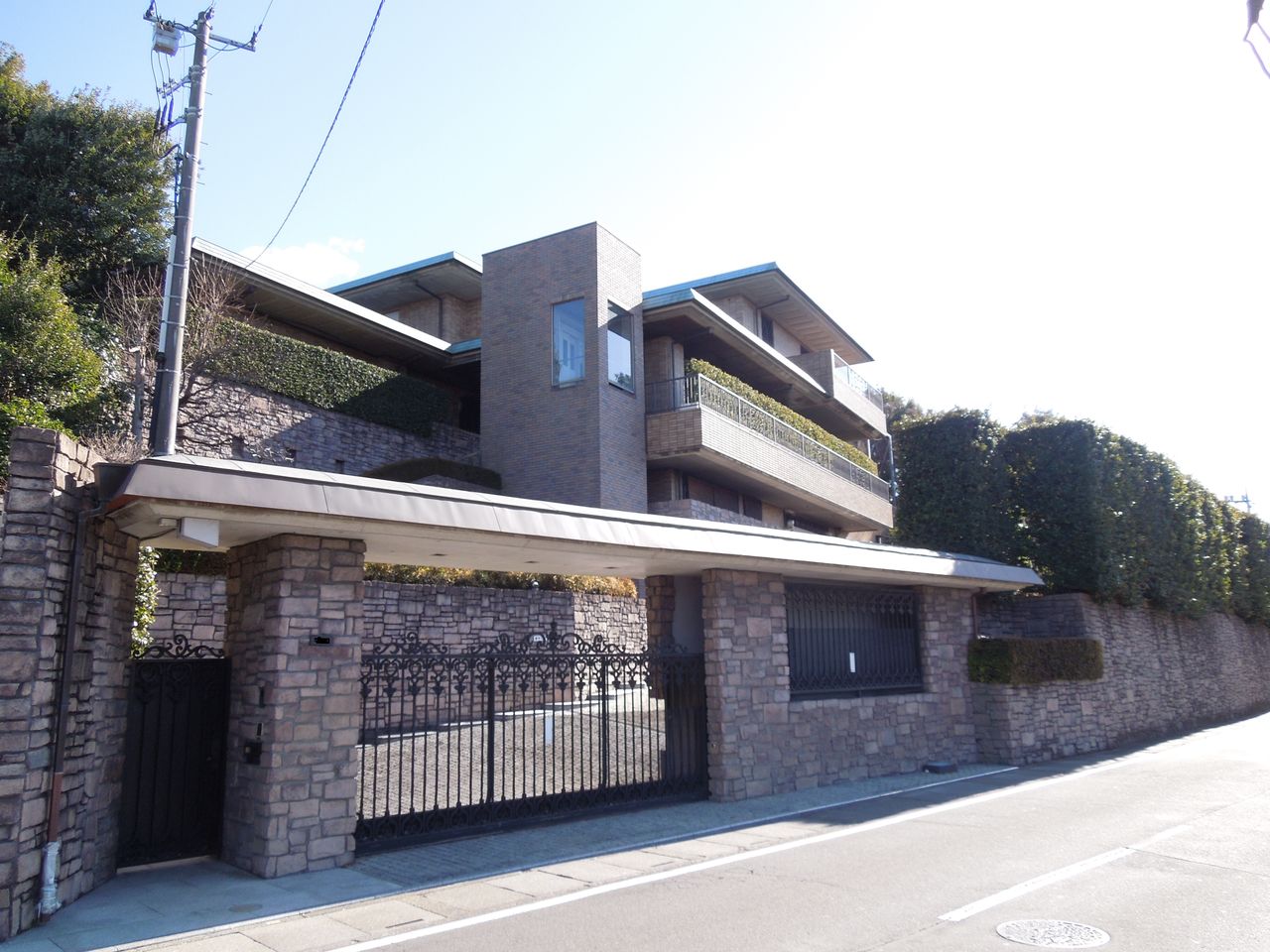 さいたま市見沼区大和田町に凄い豪邸がありました : 東京都内の豪邸