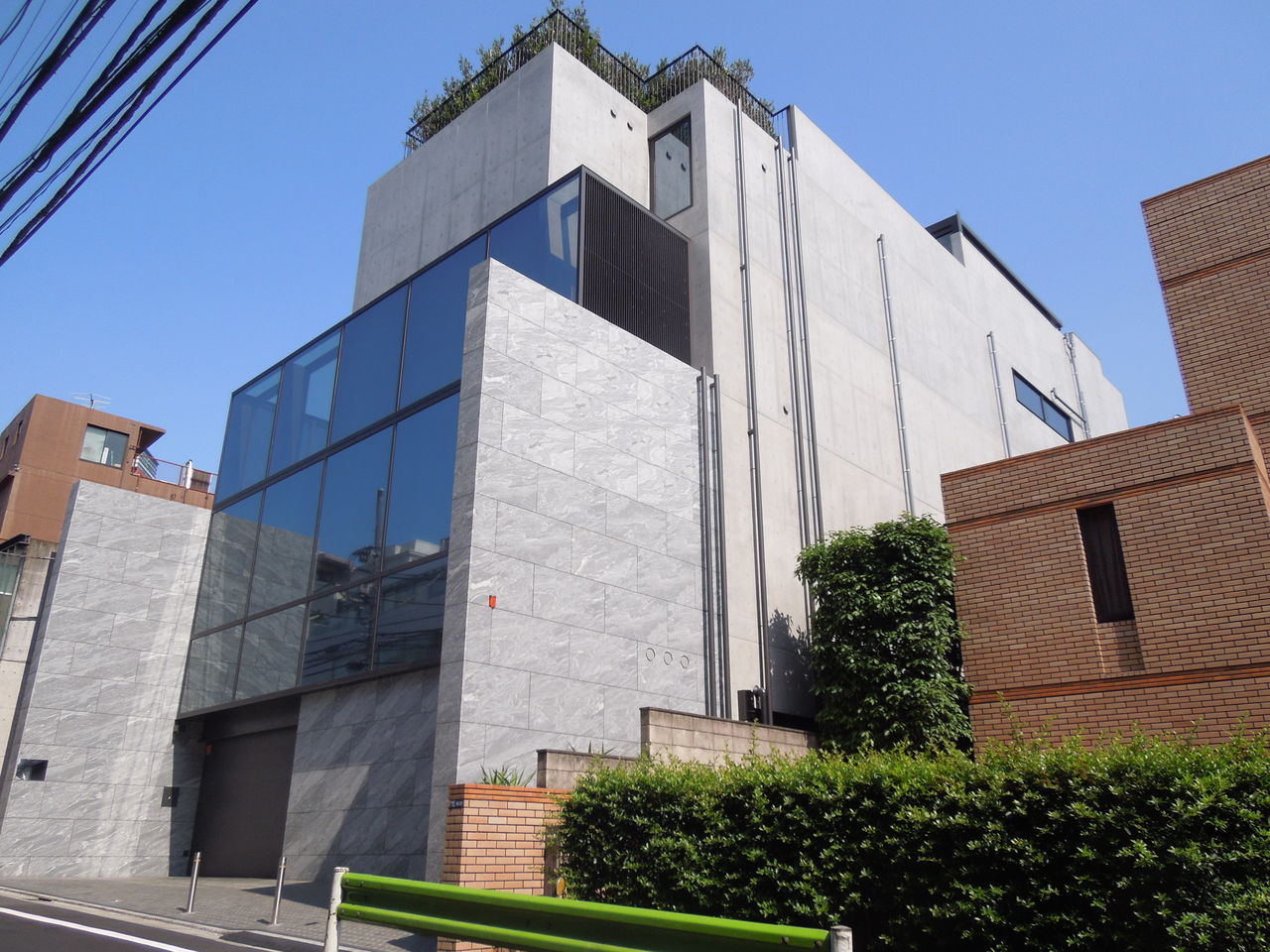 西麻布に壁のような豪邸がありました 東京都内の豪邸探索ブログ