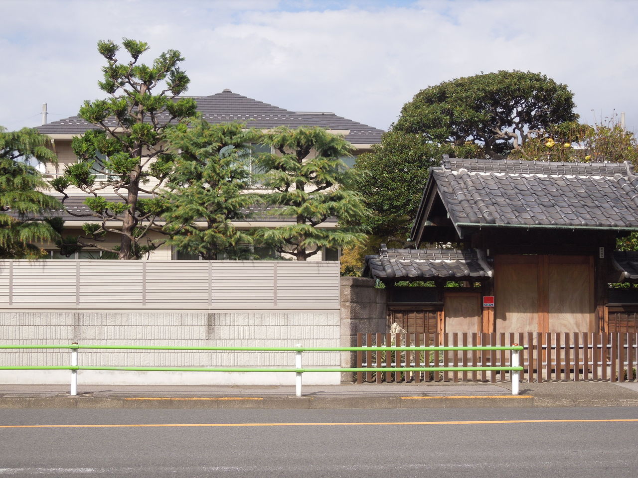 東堀切に現代風の作りの家と昔ながらの正門の作りの豪邸がありました 東京都内の豪邸探索ブログ 東堀切に現代風の作りの家と昔ながらの正門の作りの豪邸がありました 東京都内の豪邸探索ブログ