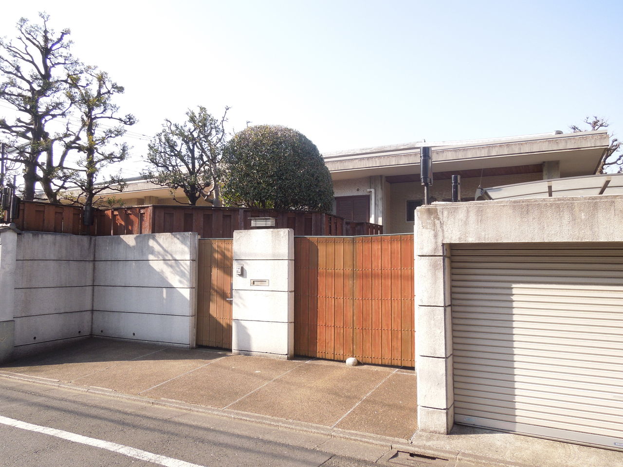 八雲に歴史の長そうな平屋建ての豪邸がありました 東京都内の豪邸探索ブログ 八雲に歴史の長そうな平屋建ての豪邸がありました 東京都内の豪邸探索ブログ