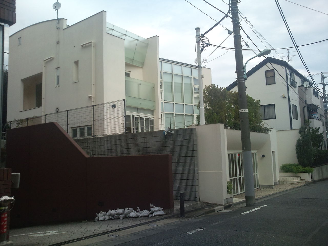 Mr Children 桜井和寿が10億円豪邸を建て地元と揉める 日当たりなどの関係でメロン拒否 バウワーニュース Mr Children 桜井和寿が10億円豪邸を建て地元と揉める 日当たりなどの関係でメロン拒否 バウワーニュース