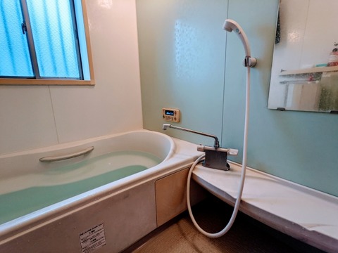 823089E6-C693-4884-BAA6-9B1873ED54A3