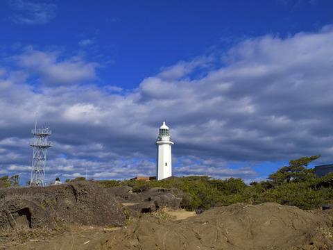 野島埼先端から見た野島埼灯台