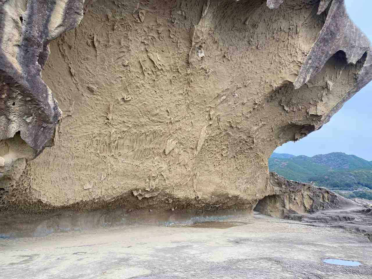 熊野市】熊野灘の荒波に削られた奇石の絶景が広がる“鬼ヶ城” : おか