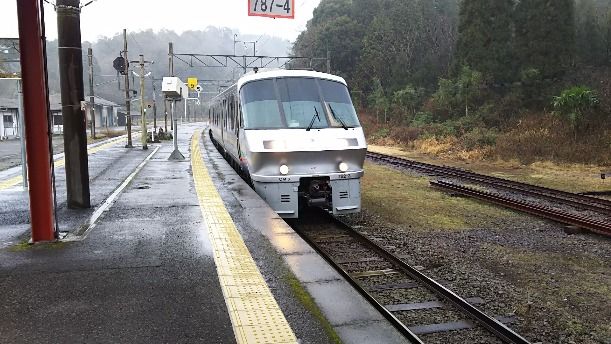 霧島神宮駅からは特急