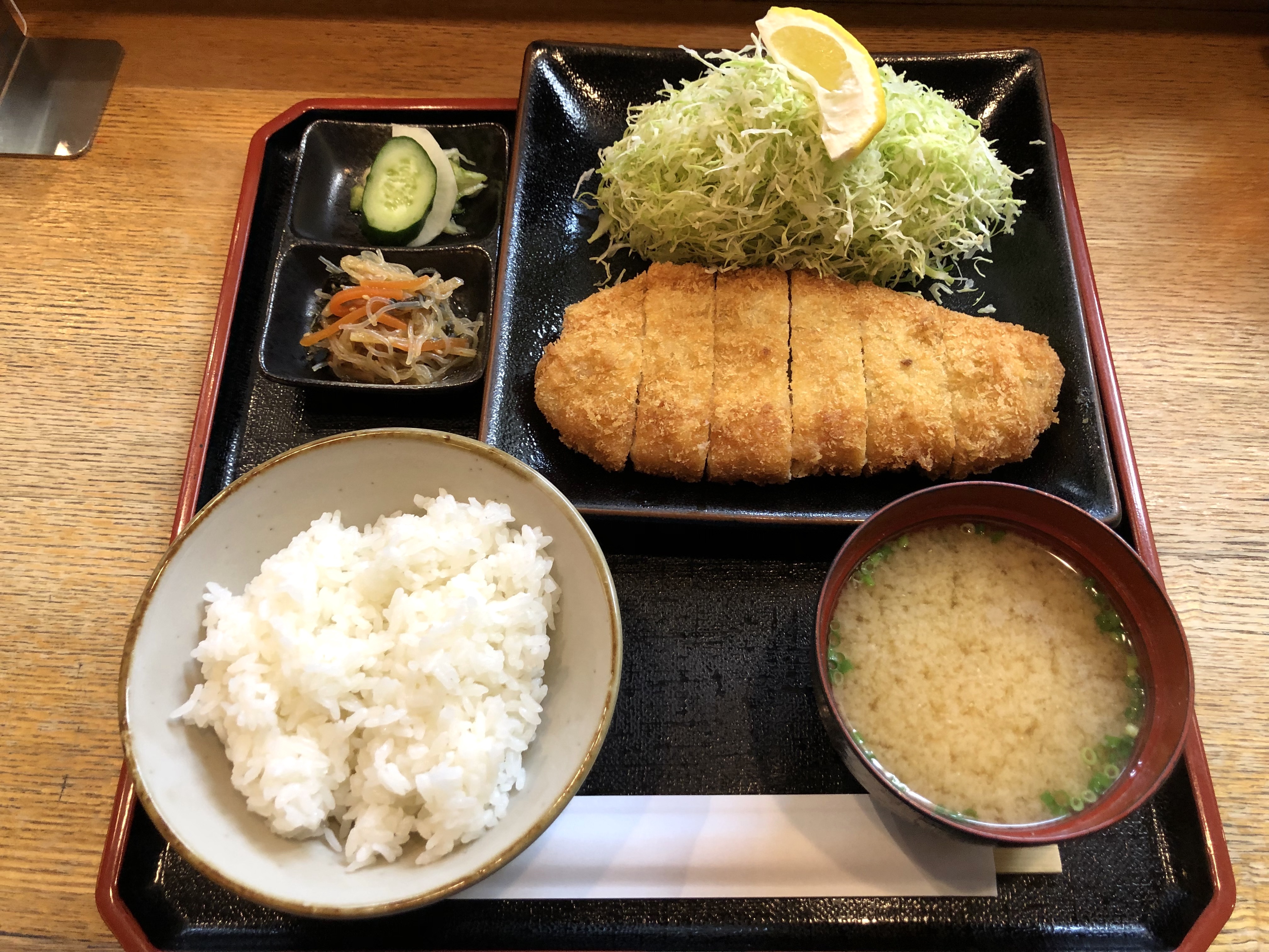 ご近所のとんかつ屋さんのとんかつが半端なく ゚d゚ ウマー のびーの食っちゃね だらだらな日々 食っちゃ寝生活してても意外と平気だったりする ご近所のとんかつ屋さんのとんかつが半端なく ゚d゚ ウマー のびーの食っちゃね だらだらな日々 食っちゃ寝生活してても意外と平気だったりする