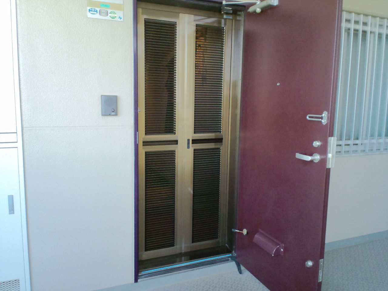マンションの玄関に網戸取り付け 大川ガラス 工事事例 お知らせ マンションの玄関に網戸取り付け 大川ガラス 工事事例 お知らせ