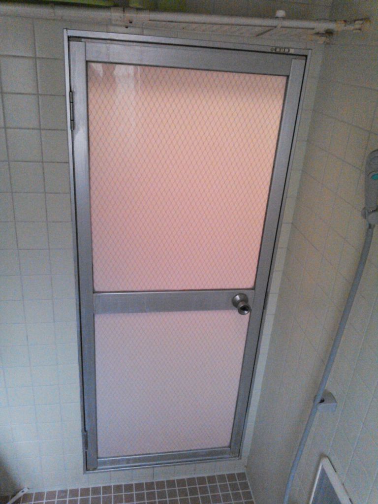 浴室ドアを折れ戸に交換:大川ガラス 工事事例＆お知らせ