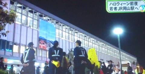 岡山駅前　警察も