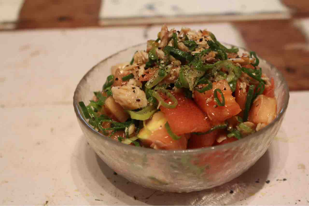 Travis聞こうぜ Recipe ブリとトマトの和え物 東京オカザキッチン