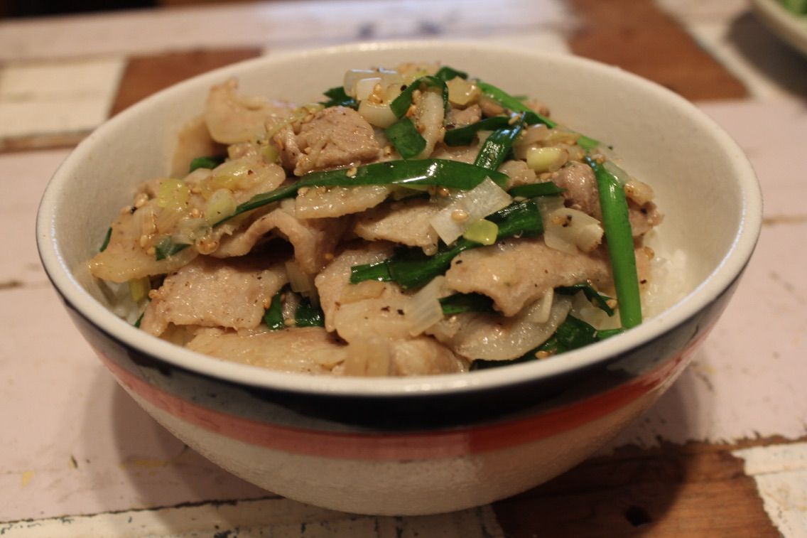 豚の塩スタミナ丼 Music Nombe 東京オカザキッチン 豚の塩スタミナ丼 Music Nombe 東京オカザキッチン