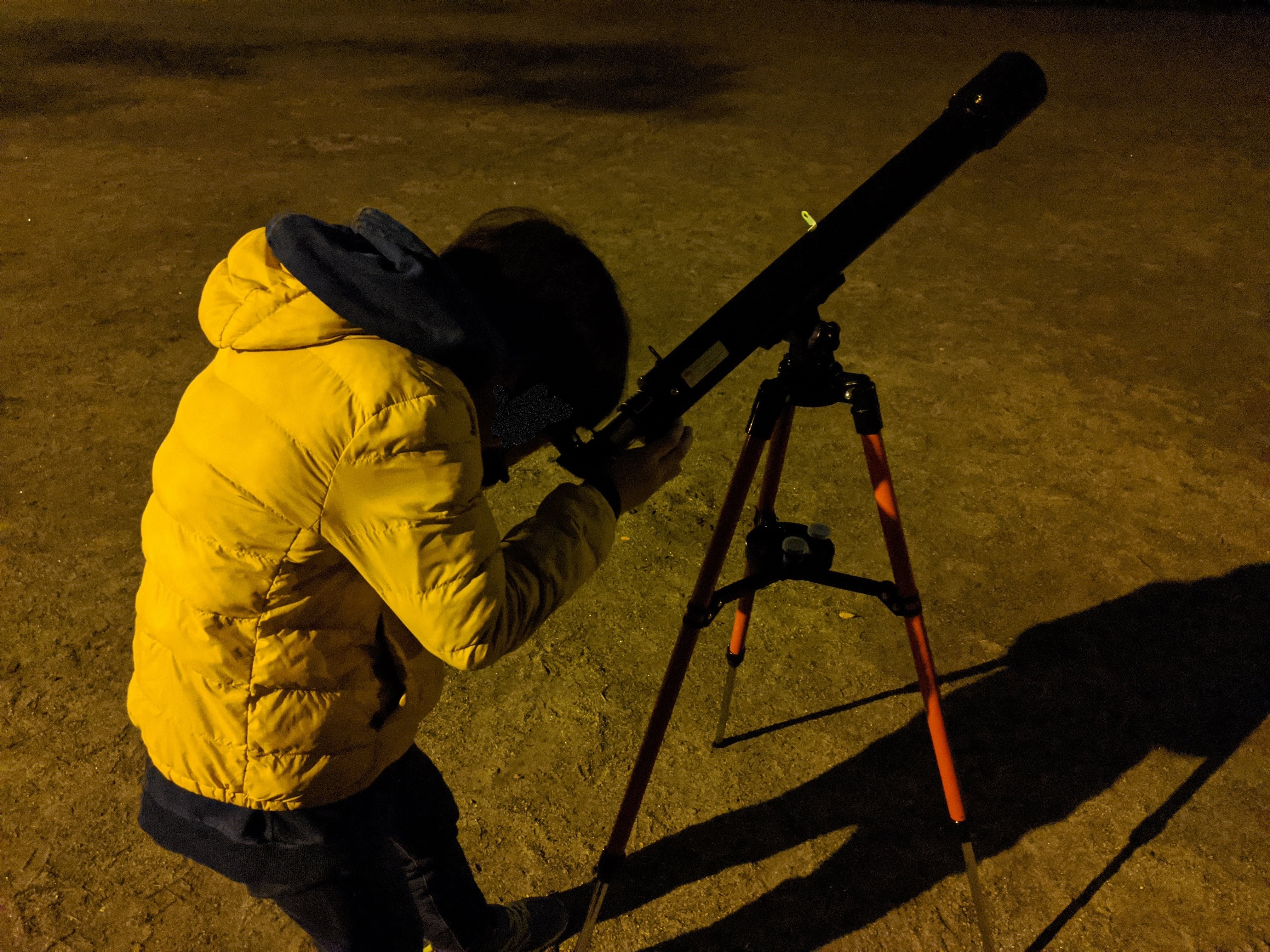 天体望遠鏡で月のクレーターが良くみえた 木星や土星も見てみたい 苫米地式コーチング認定コーチ クボトオル 苫米地英人博士の子育て本をやってみた おとうちゃんと貝を愛する息子のブログ