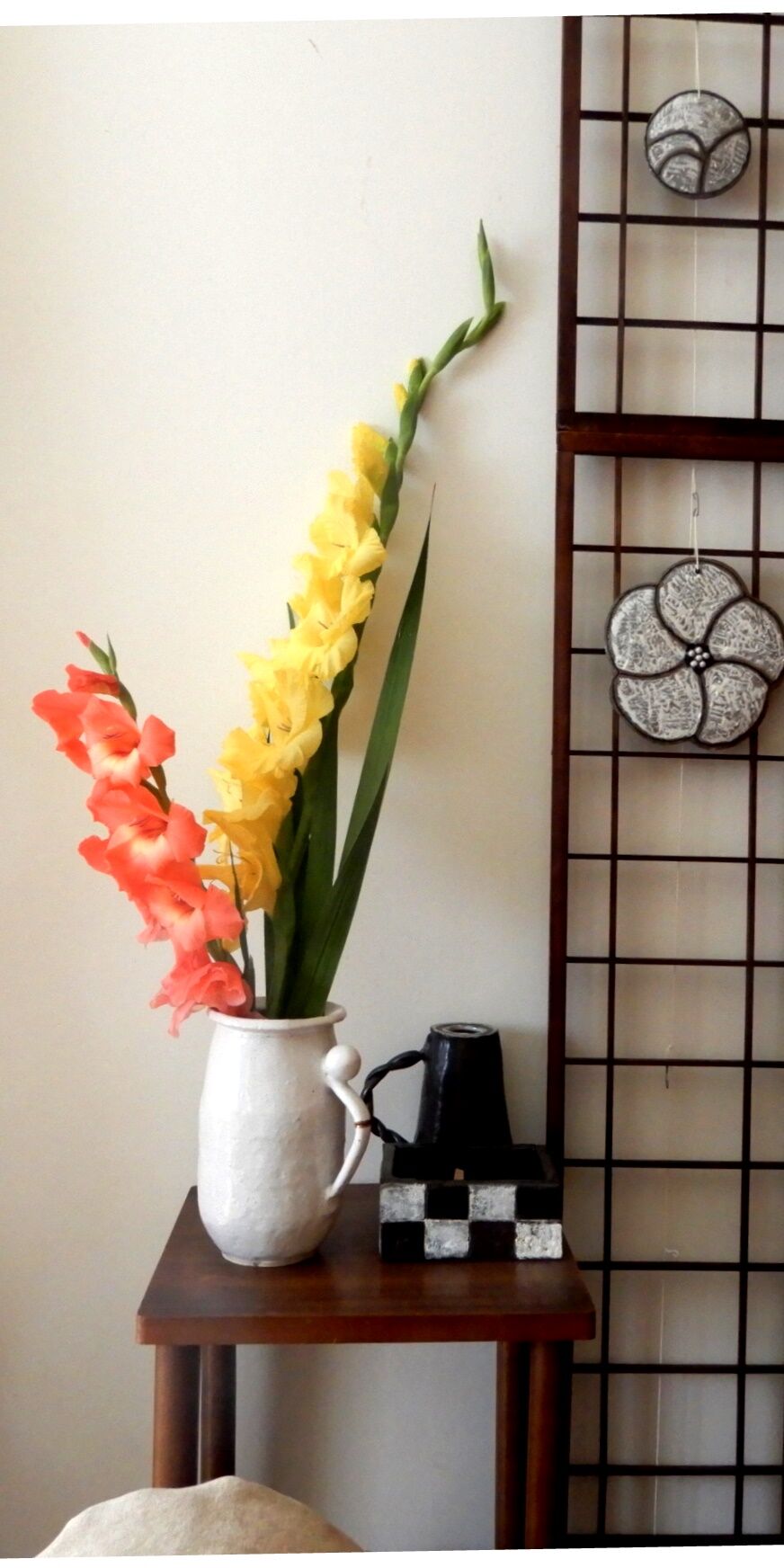 梅雨の庭の花 グラジオラス ニオイハンゲ アガパンサス ハンゲショウ ギボウシ 定年生活