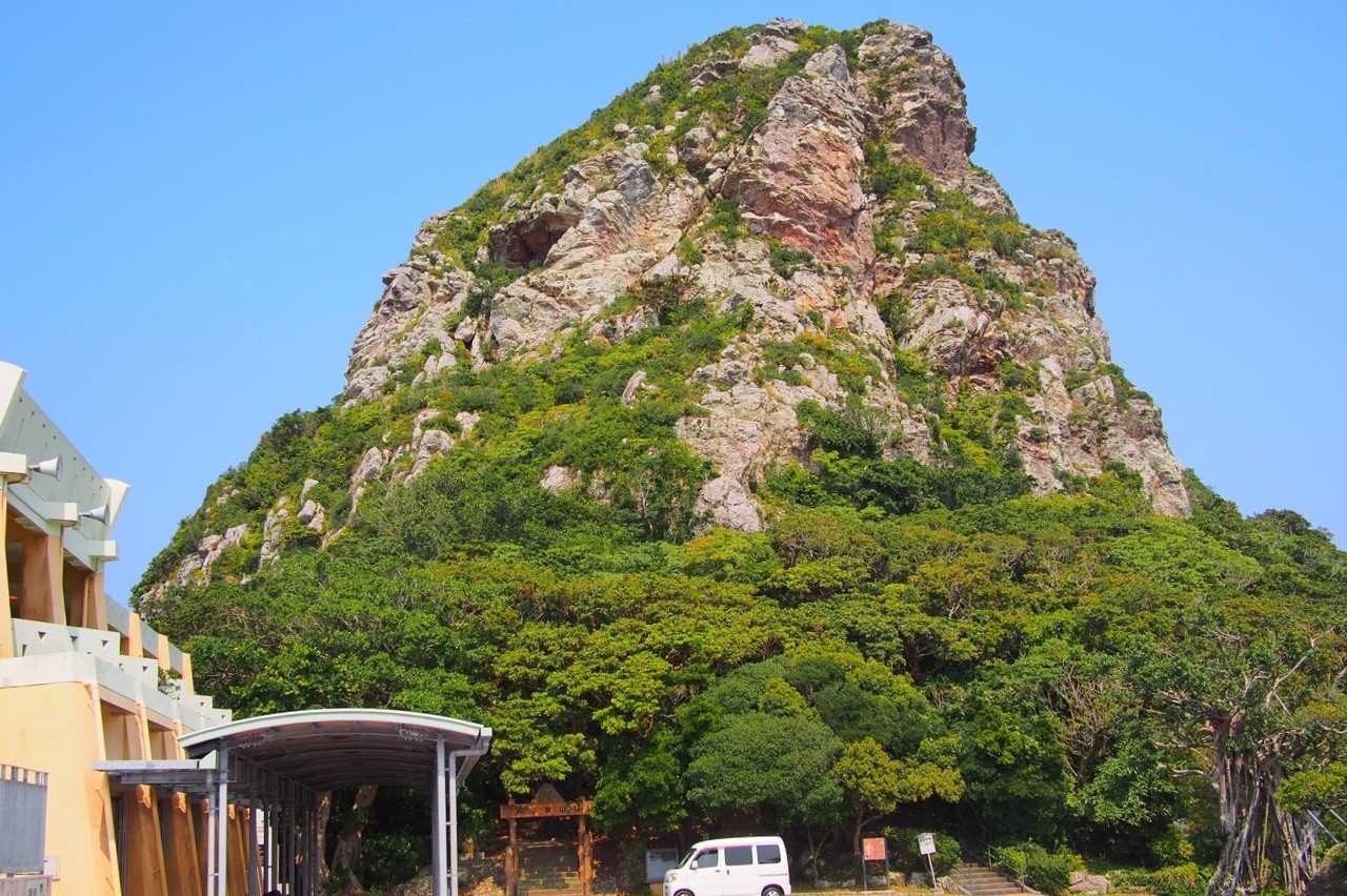 伊江島 沖縄の離島 タッチューに登る日帰り旅行 沖縄iyagi