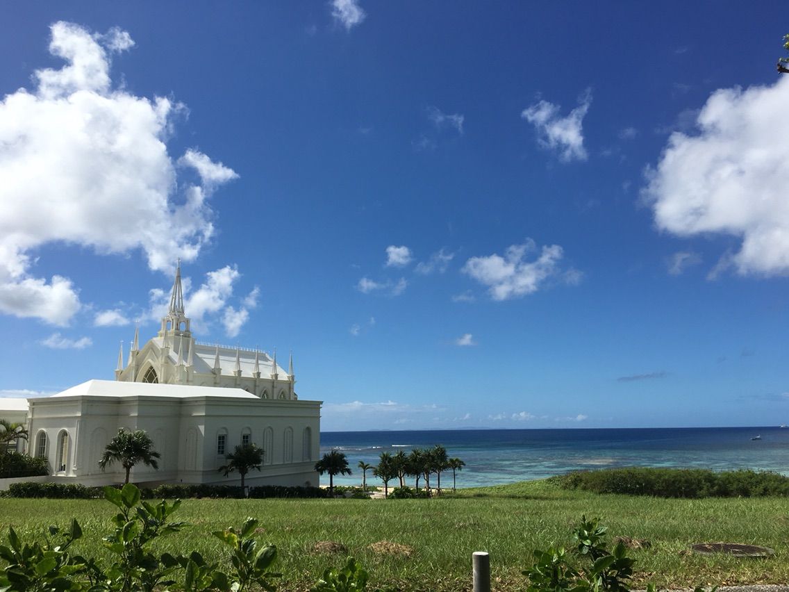 青い海と白い教会を見ながら海散歩 Okinawan Dream 新潟沖縄移住日記 青い海と白い教会を見ながら海散歩 Okinawan Dream 新潟沖縄移住日記