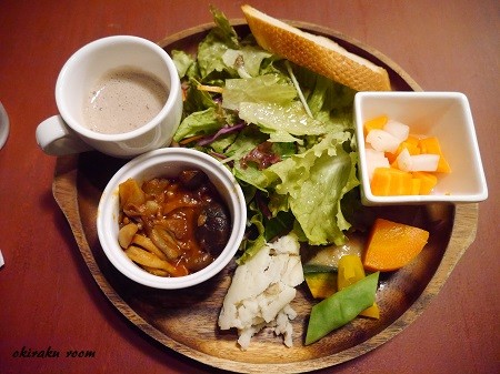 Nu茶屋町 Bacca でランチ Okiraku Room