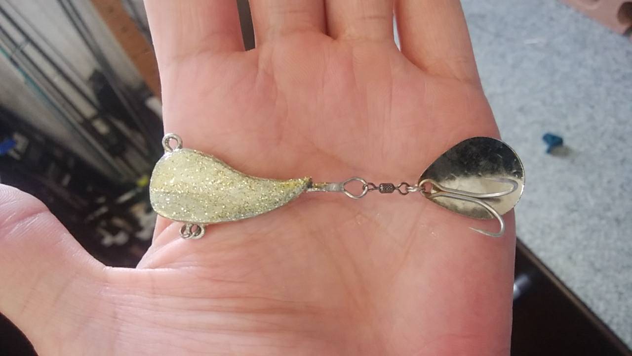 耐熱シリコン 鉛流して ブレードのルアー作って釣った シーバスよルアーを食え 耐熱シリコン 鉛流して ブレードのルアー作って釣った シーバスよルアーを食え