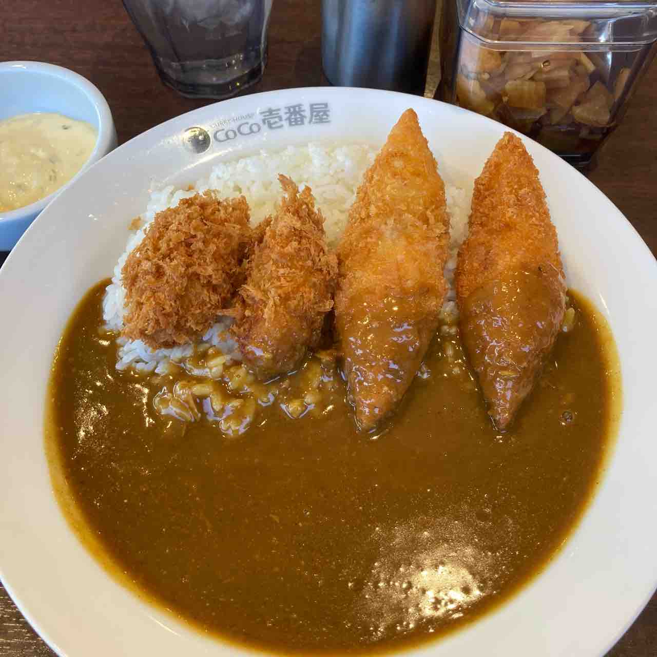 ココイチ 21 432 お店オススメのフィッシュフライ ２カキフライ タルタルは後味の計算が必要 カレー探求 たまにai創薬
