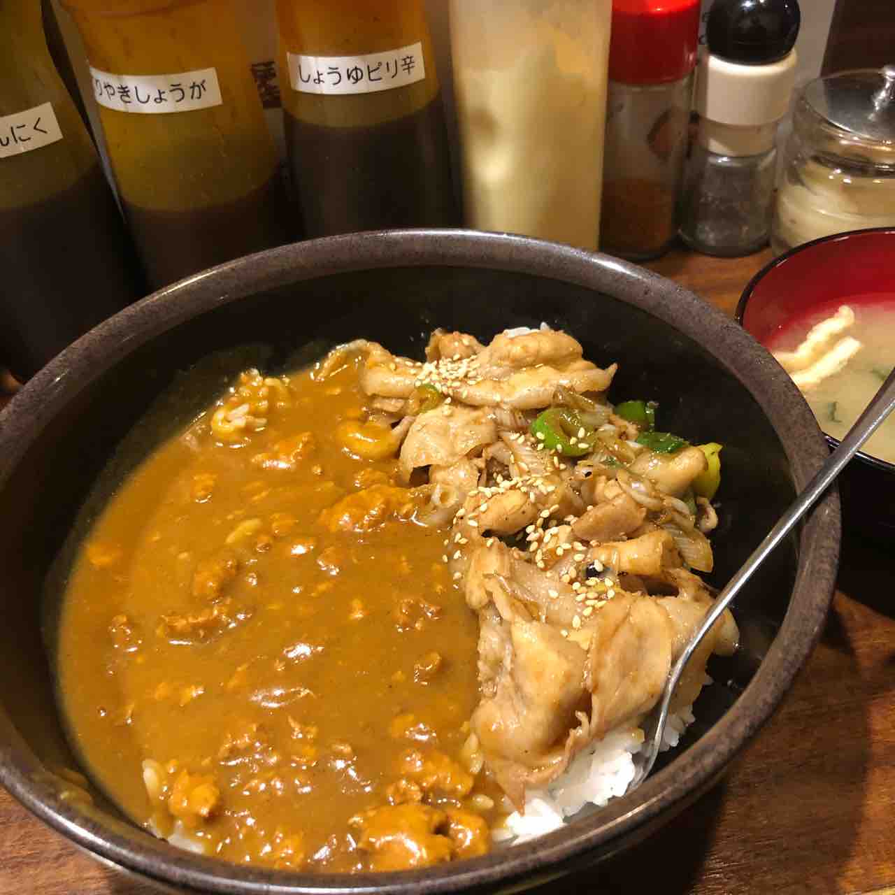 水道橋 丼達 358 大食い界で有名な豚丼屋さんのカレー丼と豚丼のガッツリ系コラボメニューは大人しく小盛りで カレー探求 たまにai創薬 水道橋 丼達 358 大食い界で有名な豚丼屋さんのカレー丼と豚丼のガッツリ系コラボメニューは大人しく小盛りで カレー探求 たまにai創薬