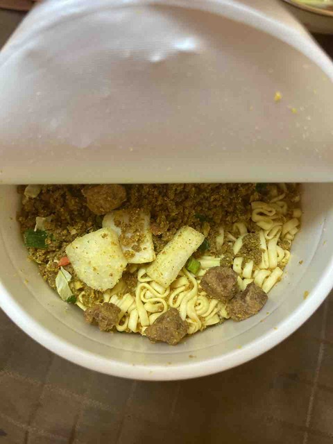 インスタント 21 163 日清カップヌードルカレーにとろけるチーズトッピング追加アレンジ カレー探求 たまにai創薬