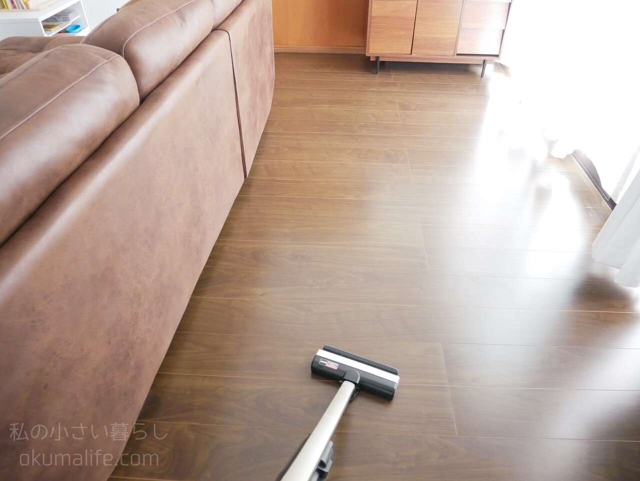 ソファーの下は掃除がしづらい 一人でもソファーを動かしてお掃除する方法 私の小さい暮らし Powered By ライブドアブログ