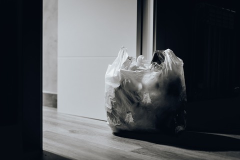 trash-near-door-1549528