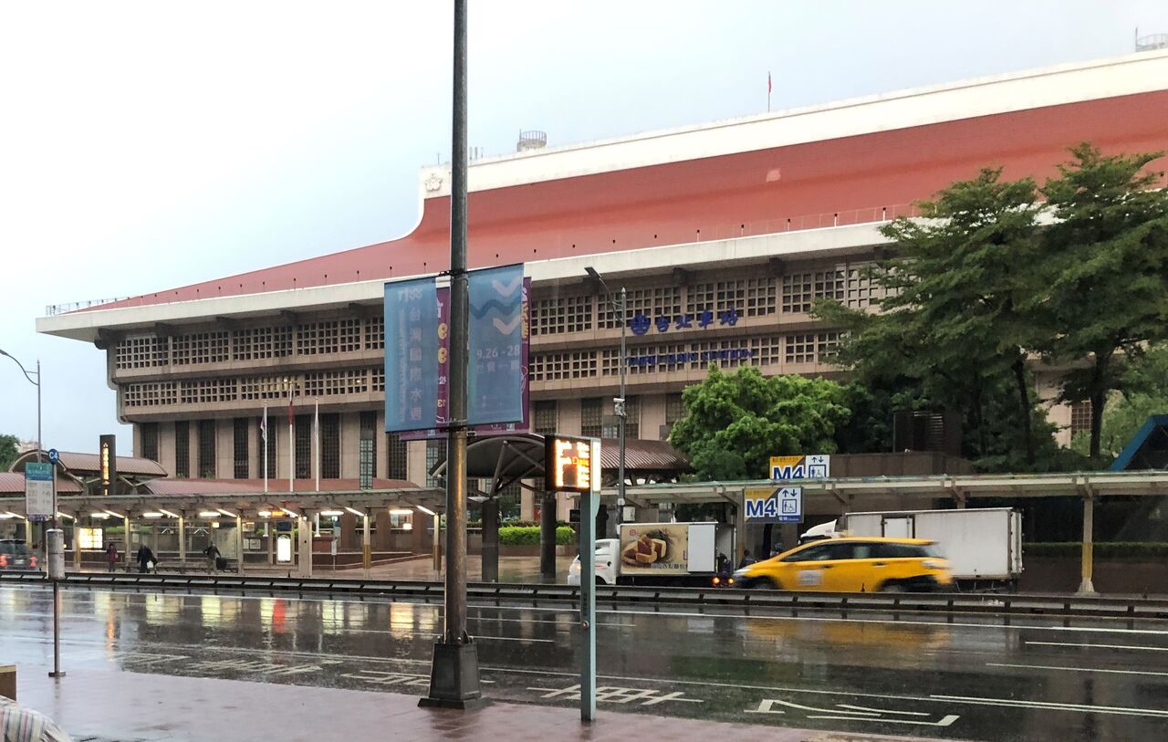 台北 台北駅から善導寺駅歩く 監察院 Kuma夫婦の台湾旅行備忘録