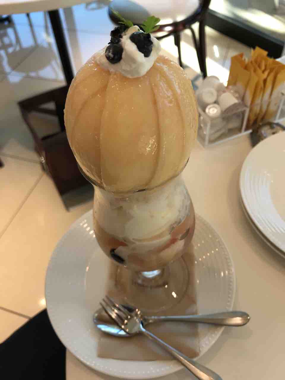 桃パフェ フルーツピークス スイーツルーム