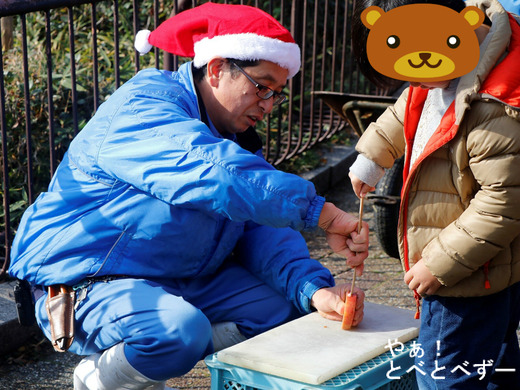 とべ動物園イベント：アフリカゾウにクリスマスリースをプレゼント