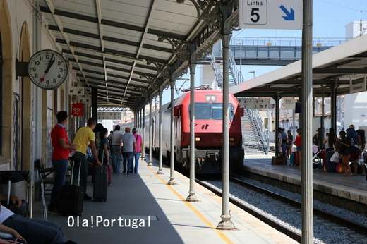ポルトガル列車の旅:CPで行くエントロンカメント