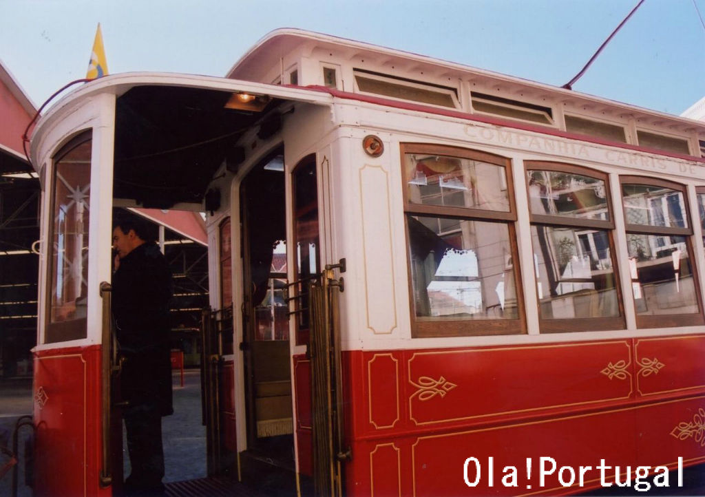 リスボンの裏路（F8号） リスボンの裏路（F8号） Ferrari - bond