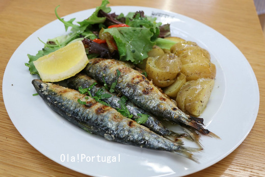 ポルトガル料理：Sardinhas Assadasイワシの炭火焼き